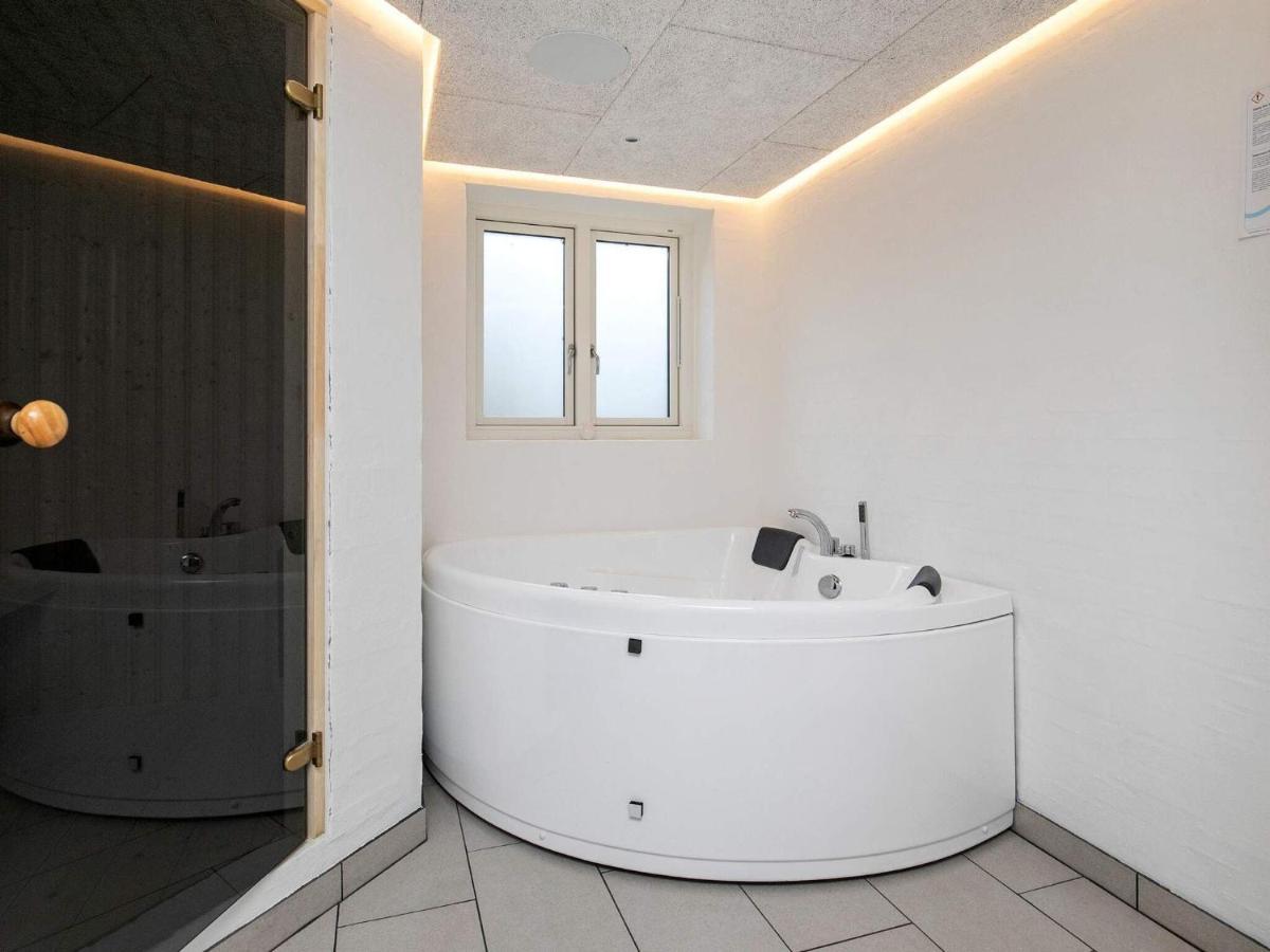 14 Person Holiday Home In L Kken Lokken Luaran gambar